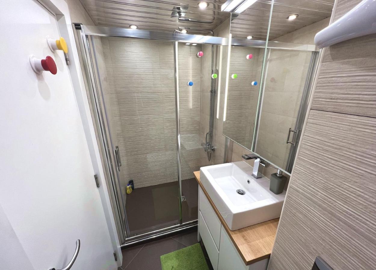 Unique Luxurious Jacuzzi Penthouse Duplex In City Center! 2 Baths! Free Parking! Sofia Ngoại thất bức ảnh